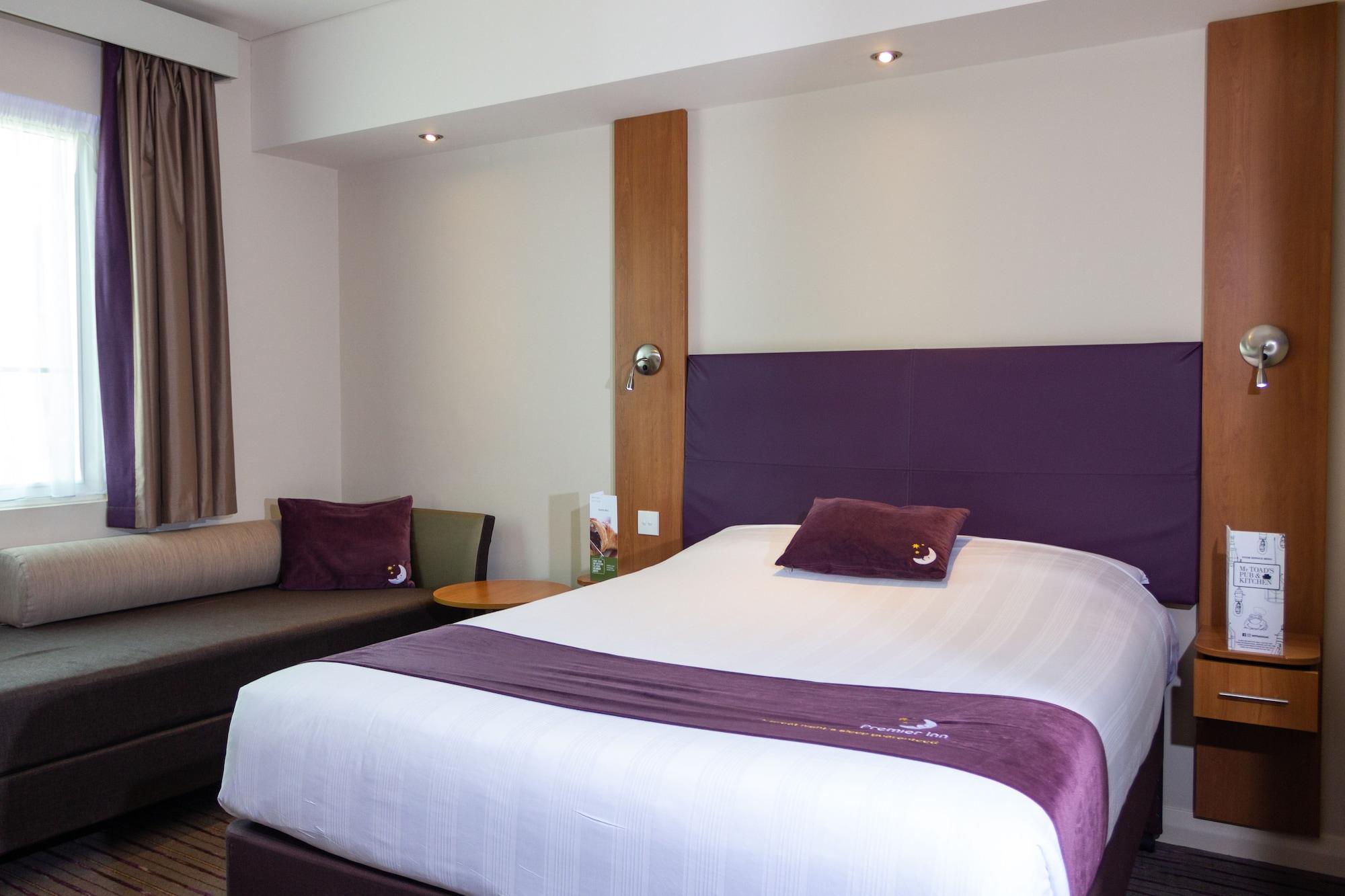 Premier Inn Abu Dhabi Capital Centre Exterior photo